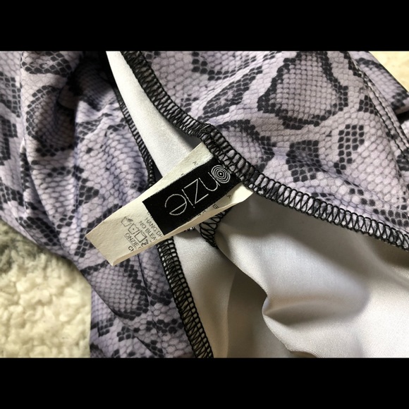 High Rise Python print leggings - Picture 5 of 5